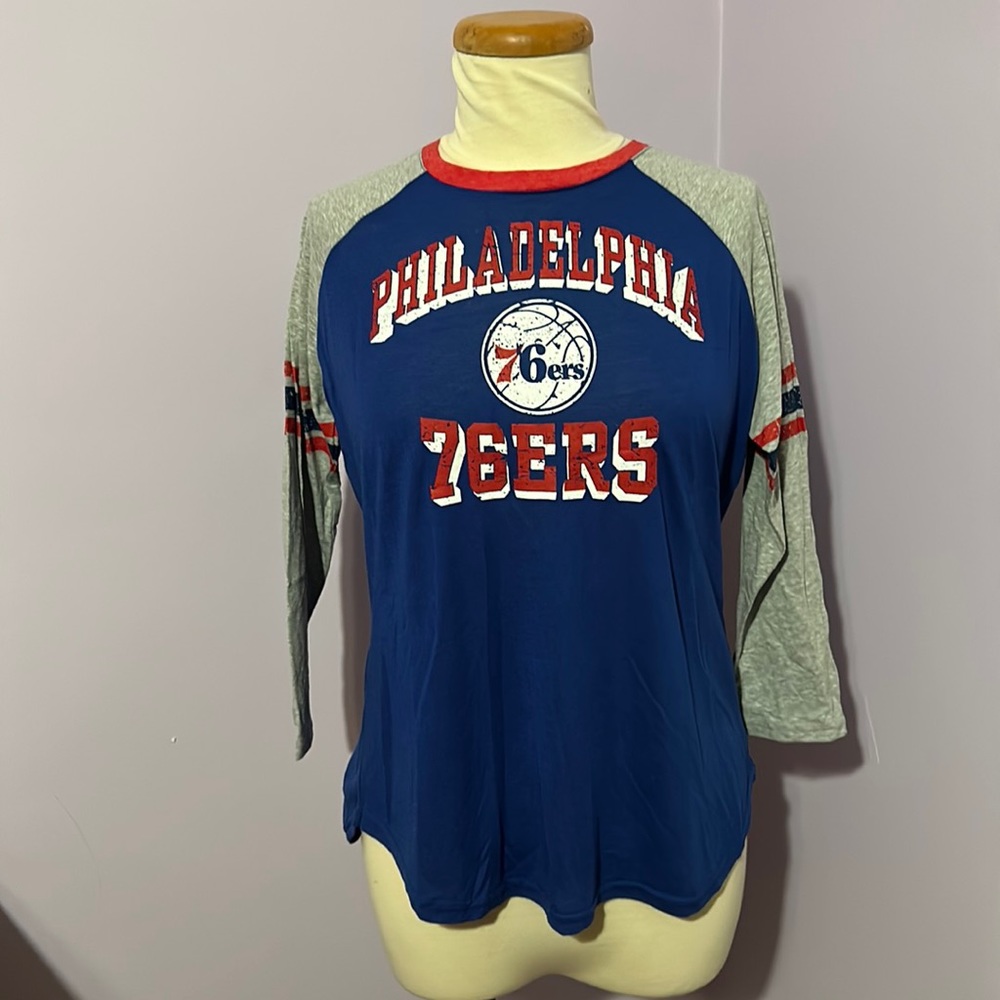 Philadelphia 76ers tee